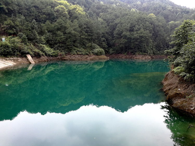 石笋情山,雌雄相望孔雀湖,亲情爱情与友情浓情相融石笋山