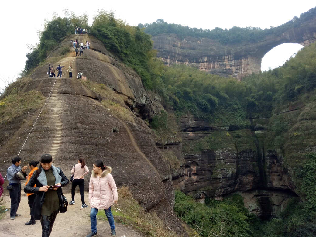 拍拍小攻略一一飞天山之鹅公鹅婆寨马皇丘大峡谷与天生桥土匪洞