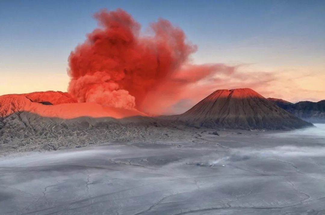 沙斯塔山是位于喀斯喀特山脉南部的一座休火山,在原住民心目中是
