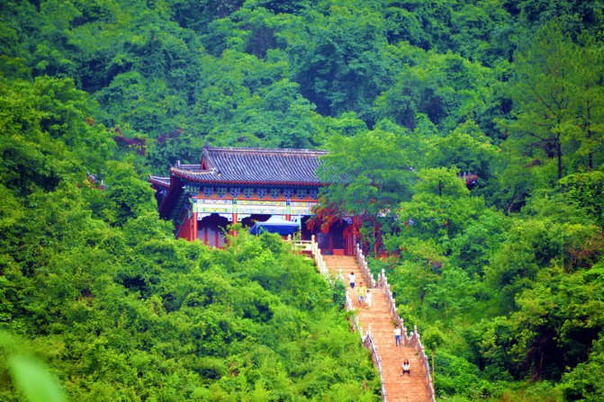 玉林鹿峰山风景区