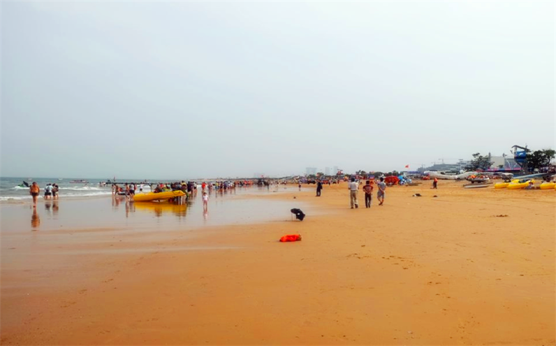 适合海边游泳的浴场 日照正规的浴场有三个,分别是第三海水浴场(免费