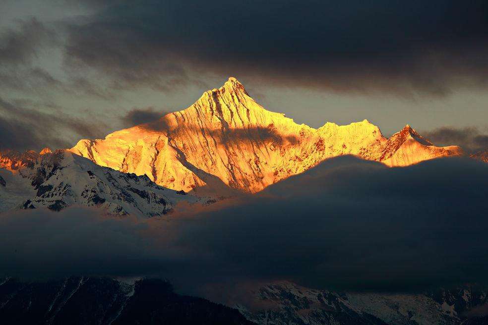 9月底准备冈仁波齐，想知道那边气候 需要带些什么衣物