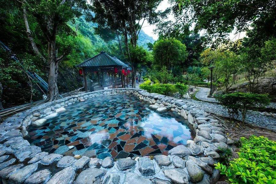 阳山第一峰瑶族文化篝火晚会天泉瀑布泡原生态森林温泉品特色农家宴