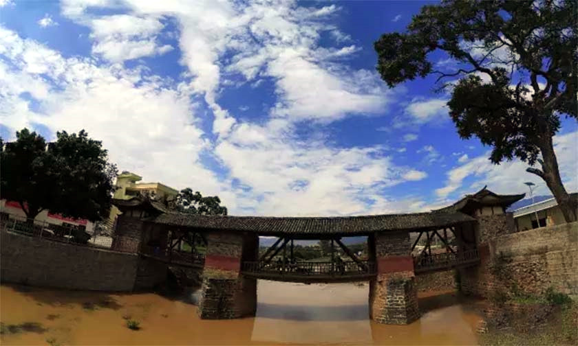 宾居清真寺始建于清朝嘉庆七年,属县级重点文物保护单位,是宾川