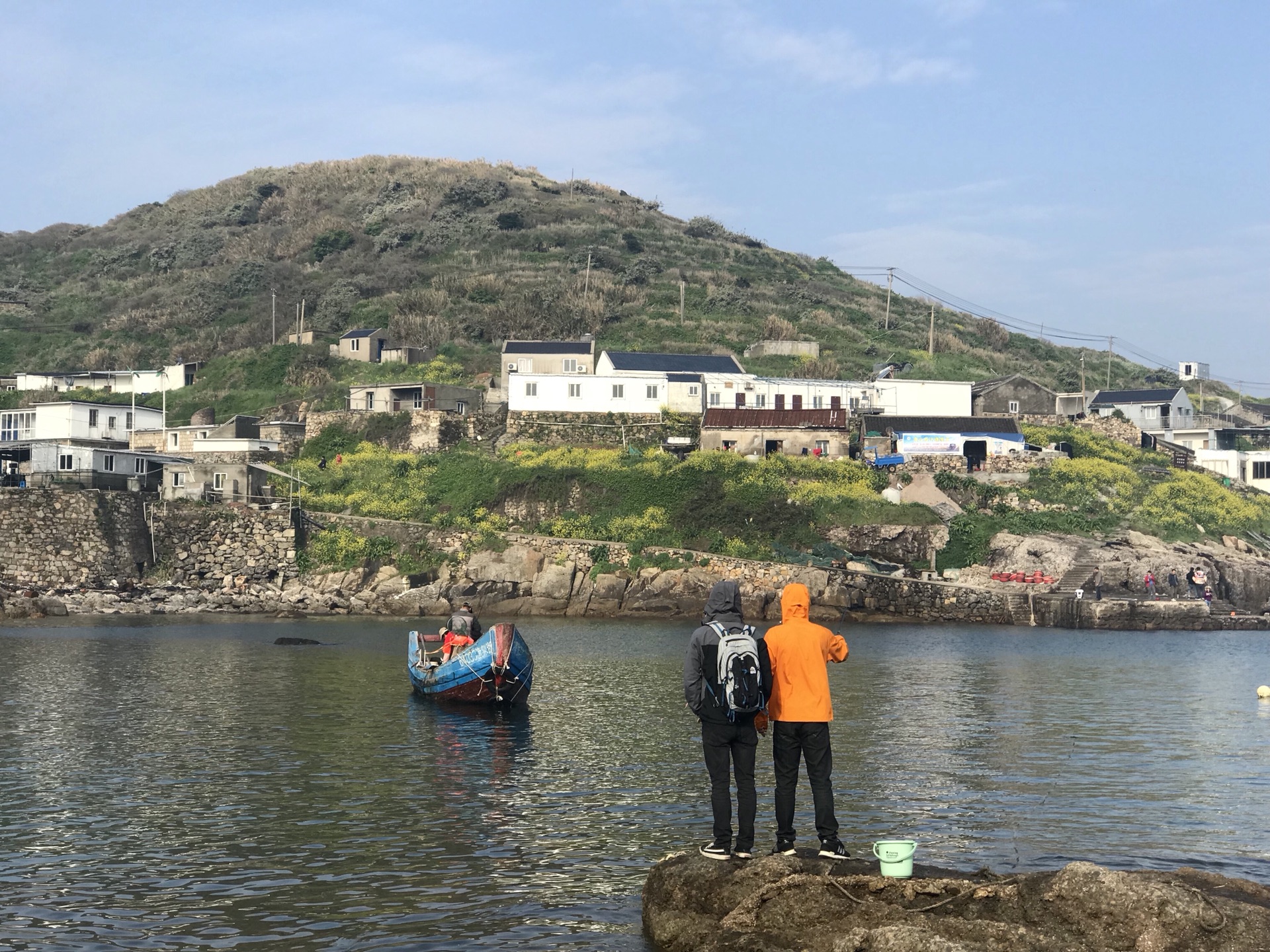 浙江海岛之春暖石浦渔村花开北渔山