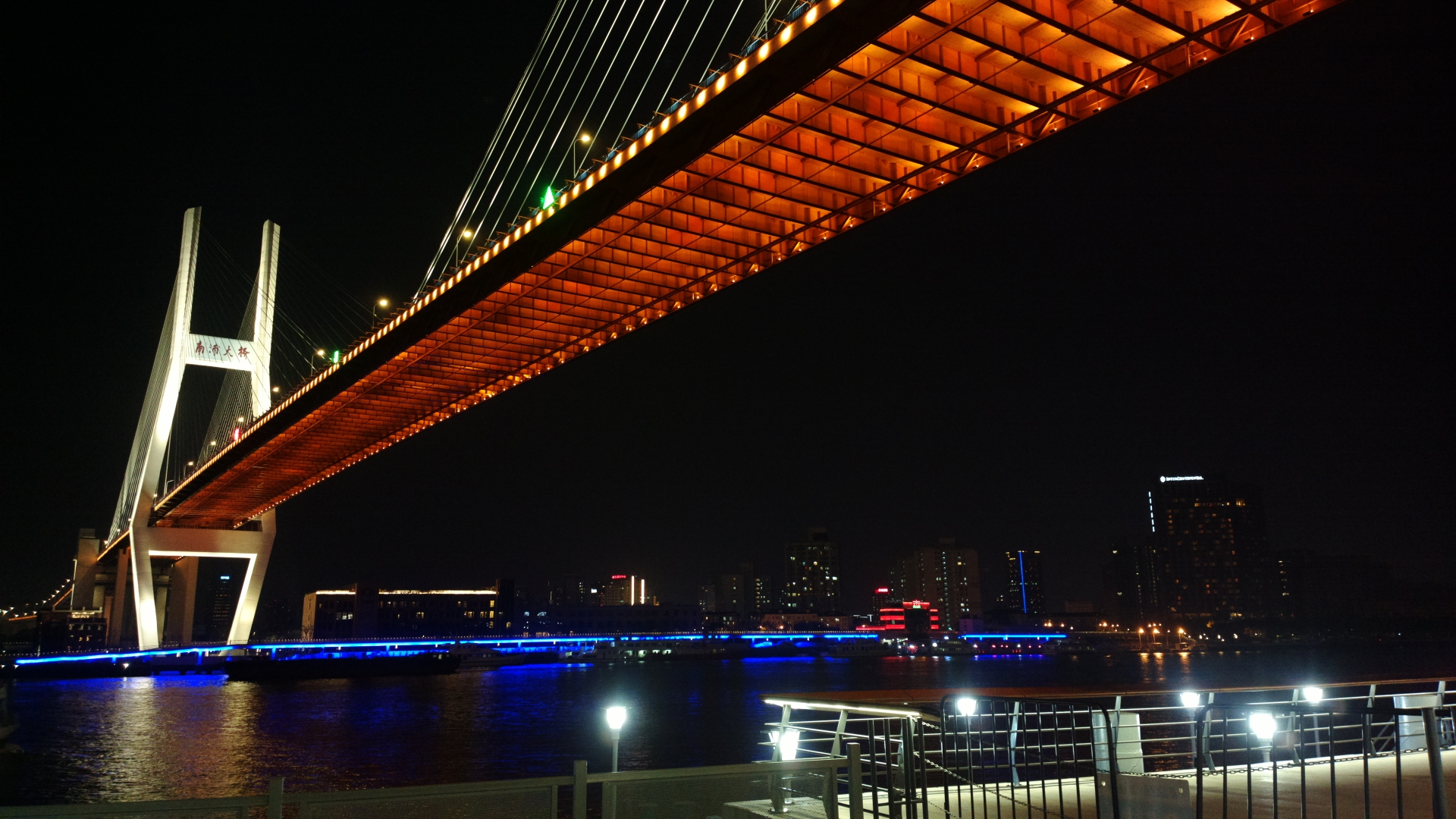 上海南浦大桥的夜景