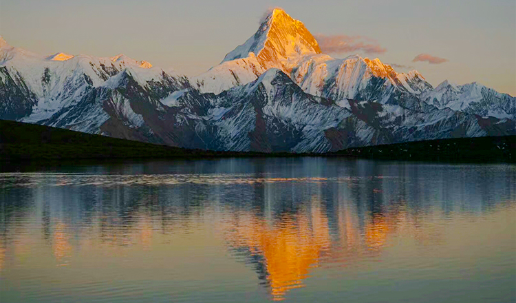 【贡嘎西南坡】成都到子梅垭口冷嘎措泉华滩巴王海贡嘎雪山徒步6日游