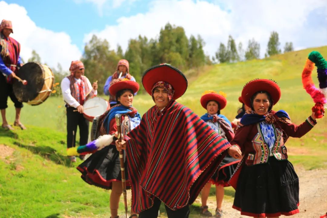 秘鲁服饰 没有什么色彩,是印加王的衣橱里没有的