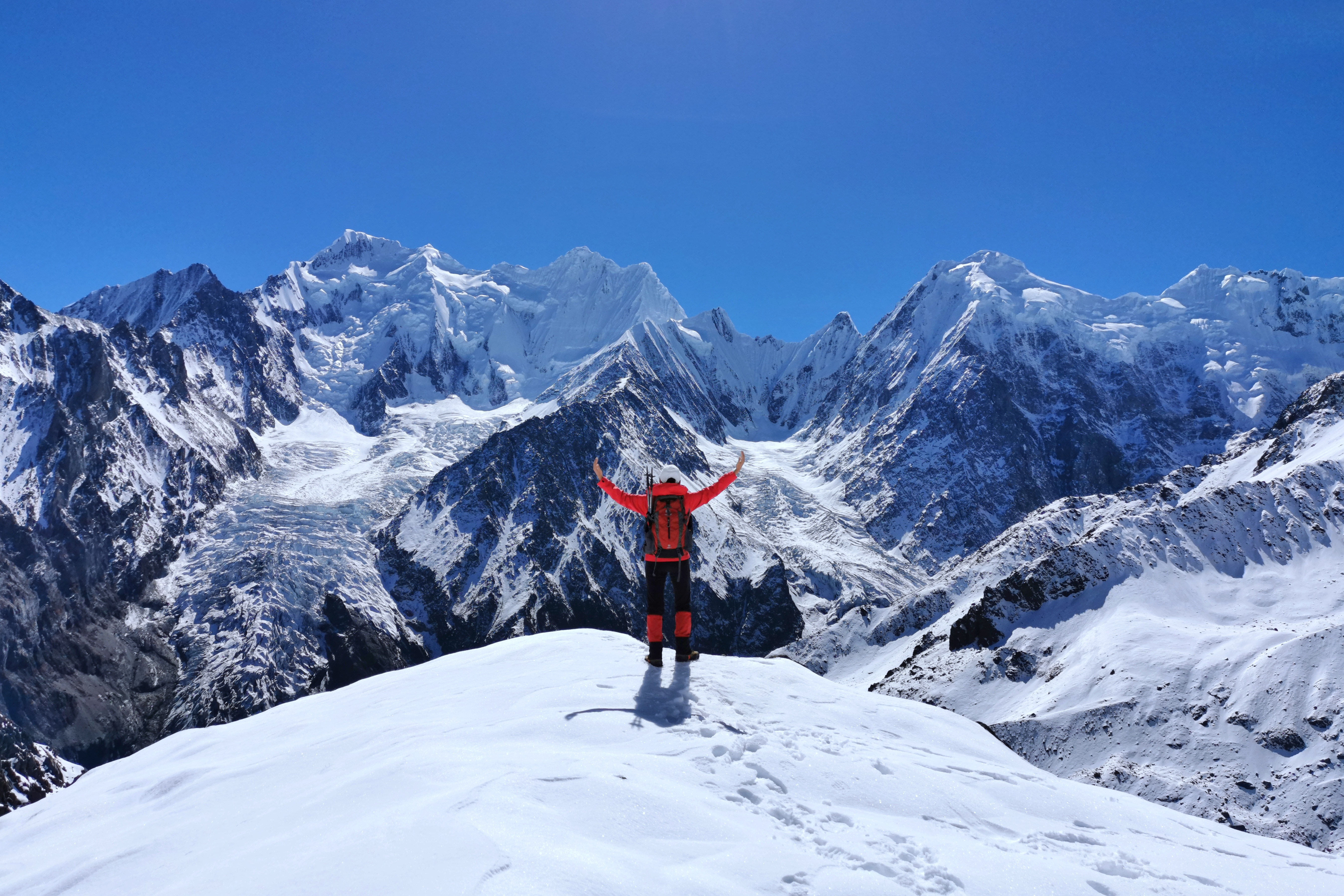 【轻装徒步 近距离观赏卡瓦格博峰】走进梅里雪山腹地(赠丽江住宿)