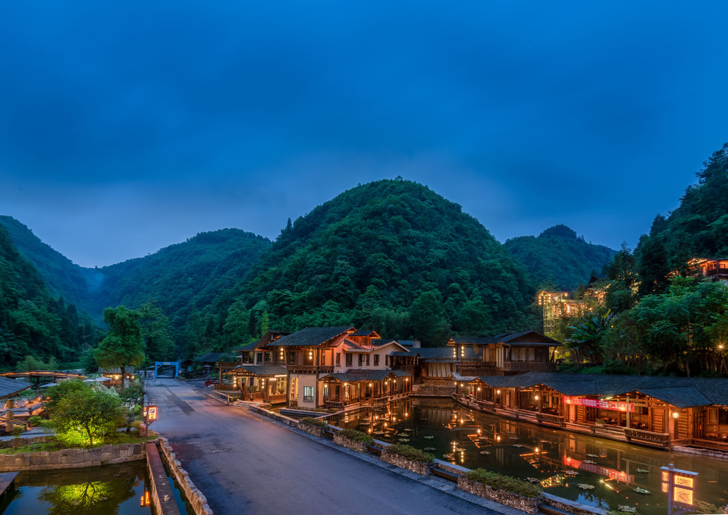 贵州绥阳十二背后双河客栈一晚住宿套餐(含双人双河谷门票 地下裂缝