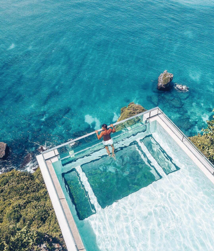 巴厘岛 自由行攻略                     超级超级棒的玻璃悬崖泳池