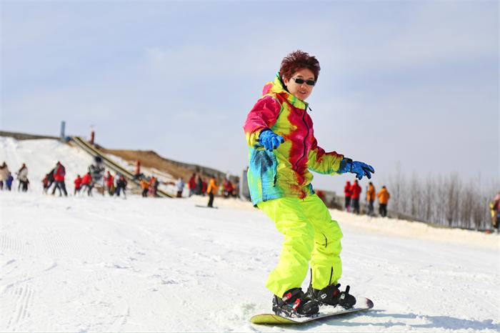 沁园春滑雪场图片图片