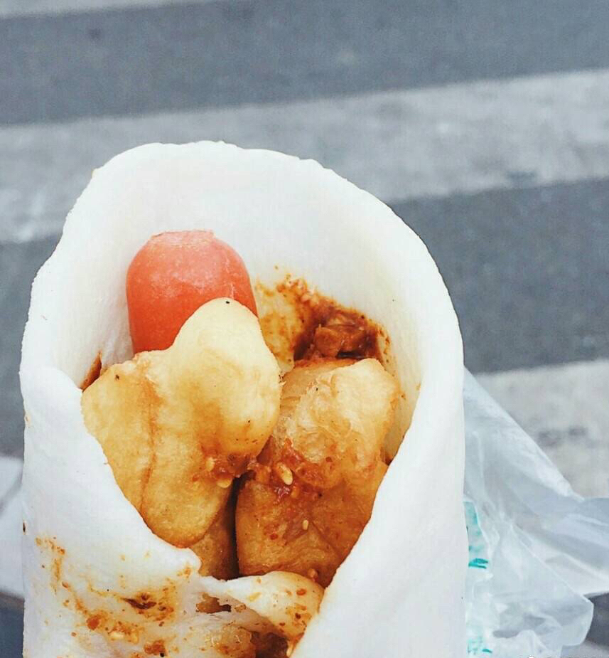 他家的招牌就是烤乳扇和炸饵块.