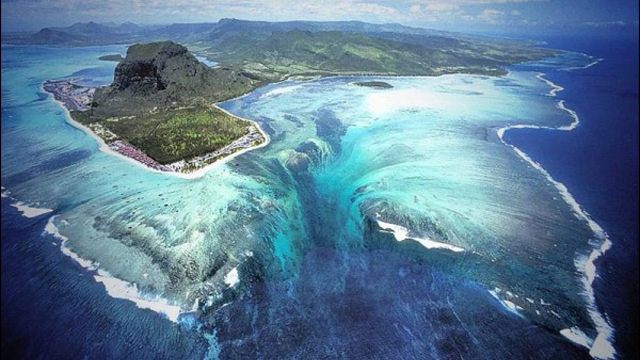 毛里求斯海底瀑布百科图片