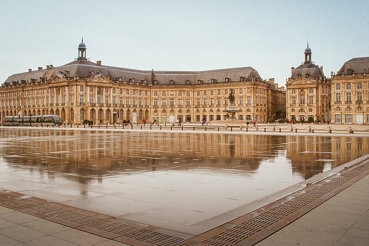 法国 波尔多市区内一日包车(7-9座商务车)