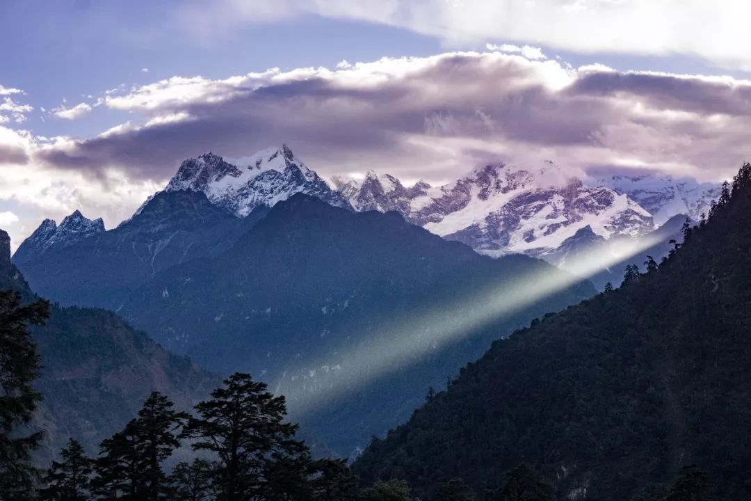 高山与晨光