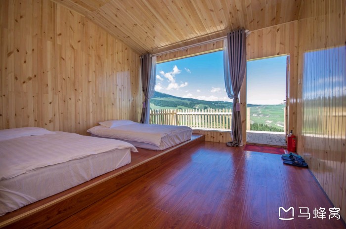 去琼库什台,那里住宿方便吗?