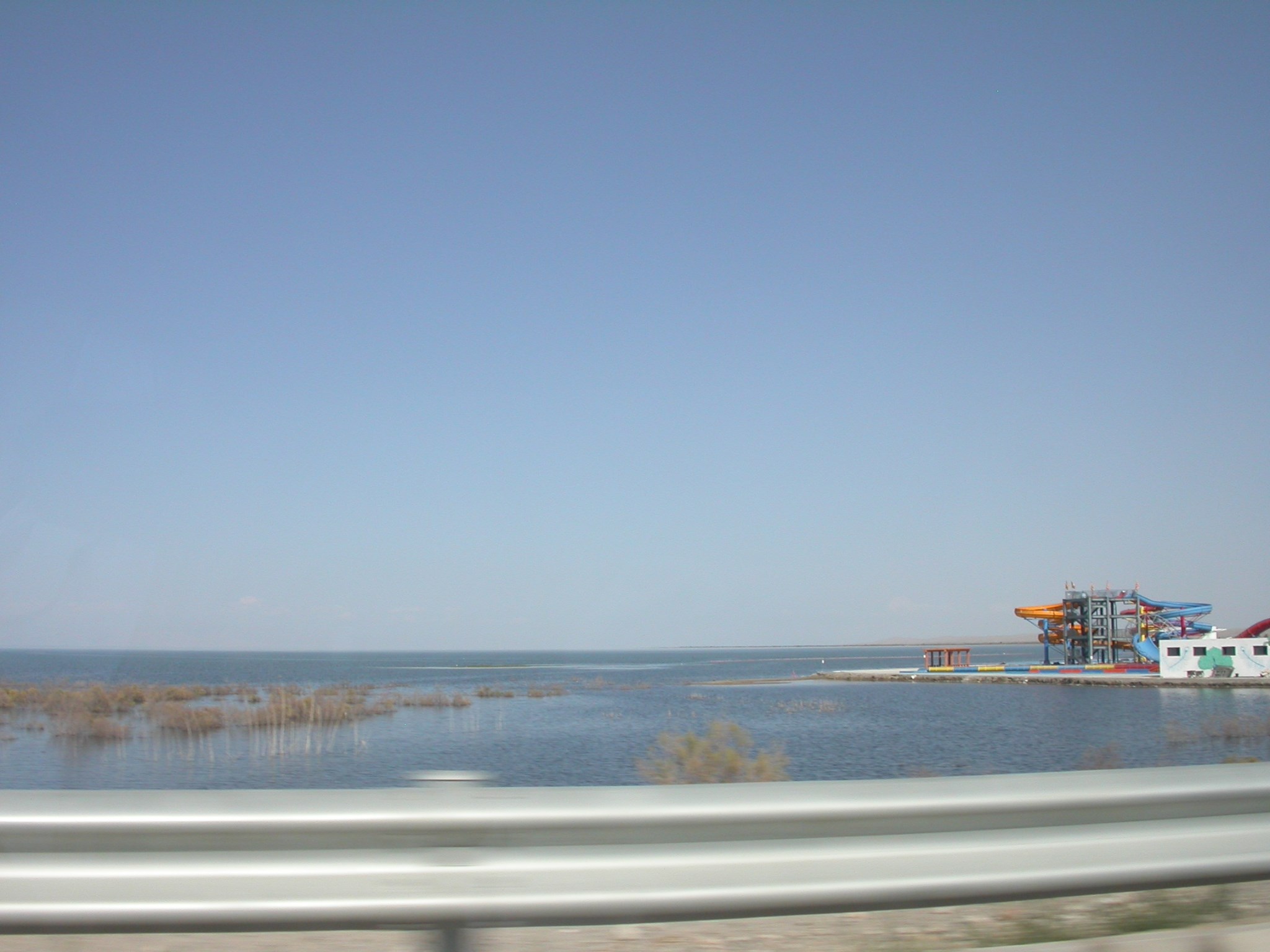 美麗的孔雀河由浩瀚的博斯騰湖流經庫爾勒市,再向東流向樓蘭古國