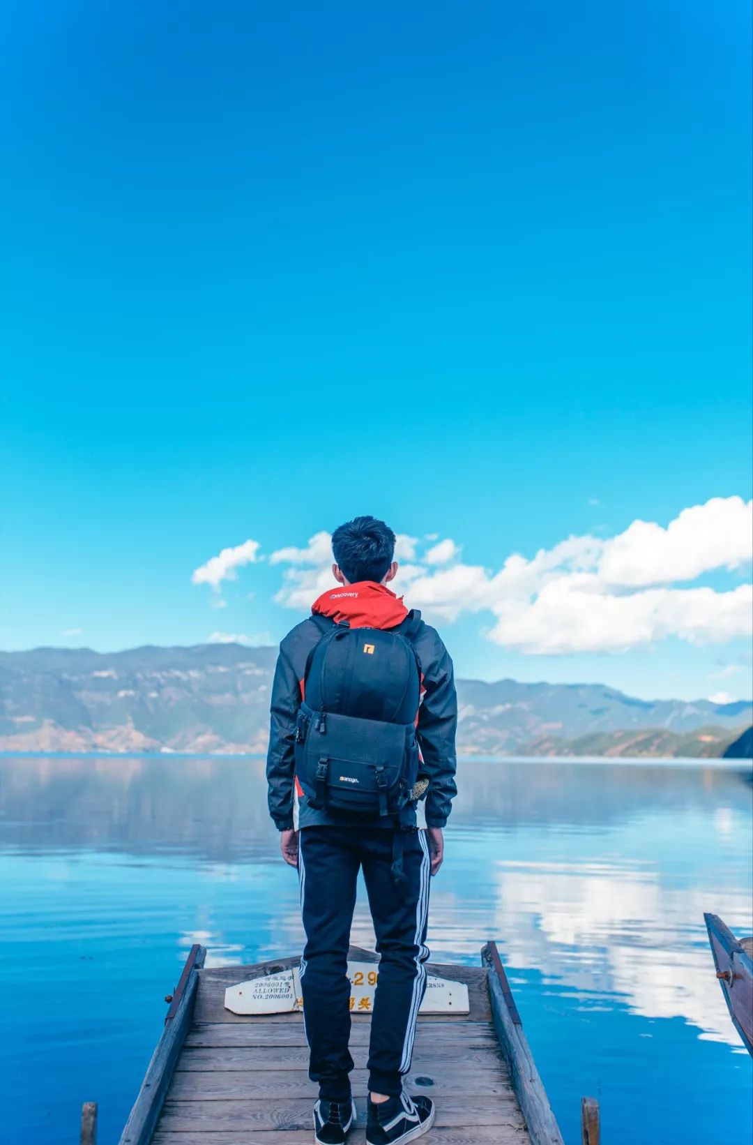 一个人旅游拍照小技巧没三脚架(一个人旅游拍照小技巧没三脚架怎么办)