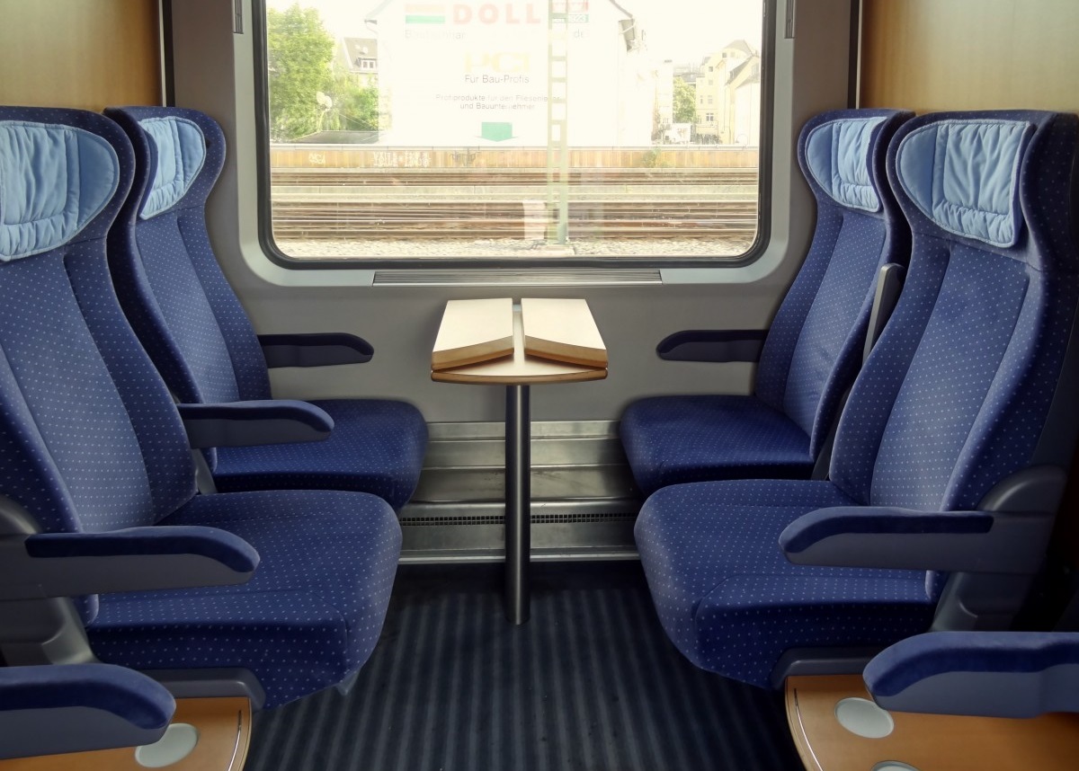 ice高铁拥有宽大整洁的车厢,高档舒适的座椅为您提供更优质的休息环境