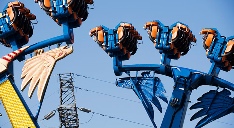 x战车:巨大的钢爪将你瞬间扔向8层楼的高空,然后再狠狠地抛向地面