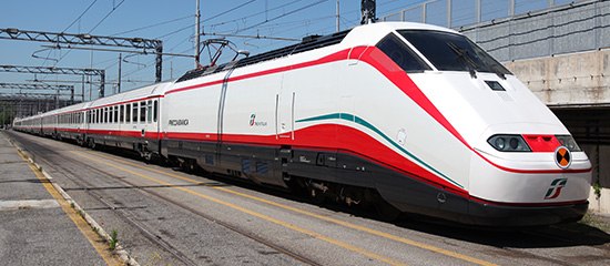 o 每天42班 frecciabianca 高速列车(白剑),时速: 200 km/h
