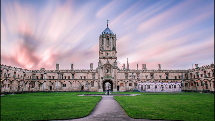 英国 牛津游船晚餐之旅 (30分钟游船观光 河畔餐厅浪漫晚餐)