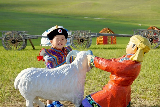 锡林郭勒 自由行攻略                     二号观景平台可以租借蒙古