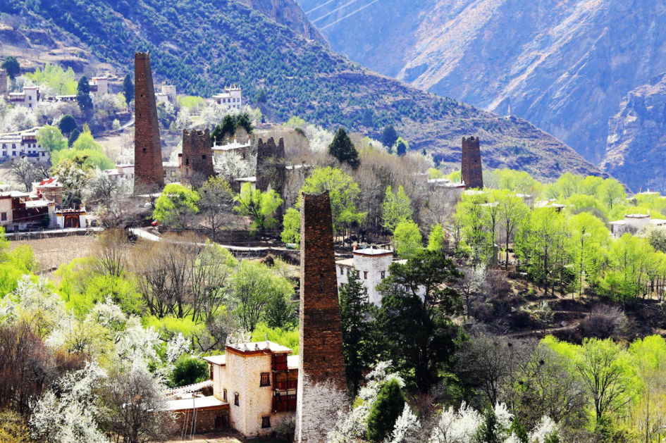 丹巴县免费建站_(丹巴县县城全景图)