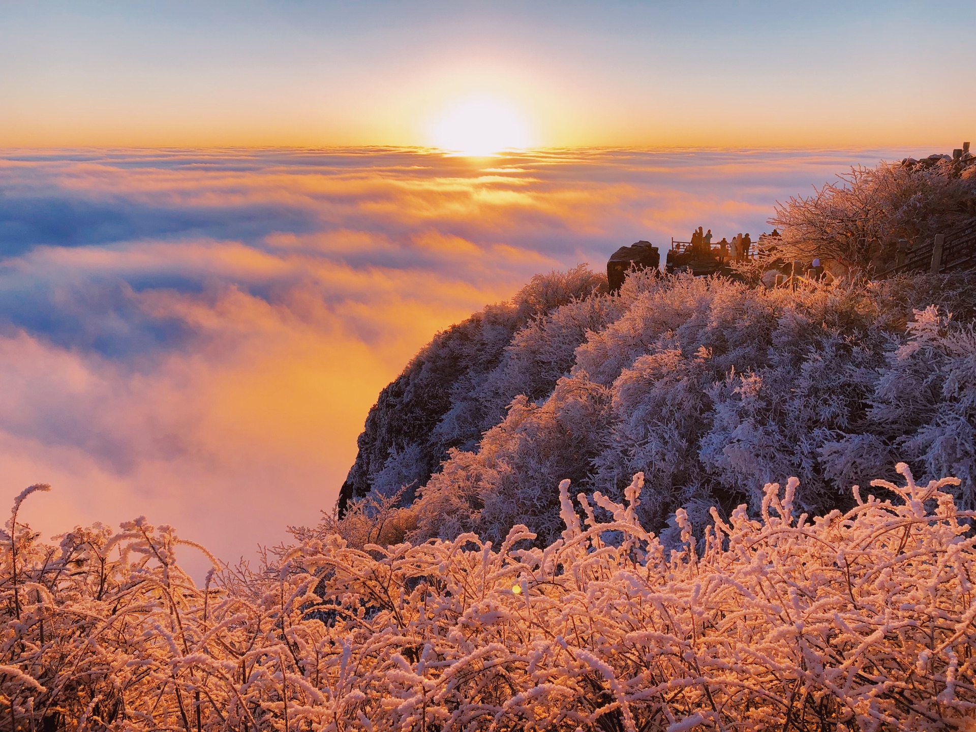 峨眉山的恩赐:日出,日落,星空,云海,雪山,顽猴