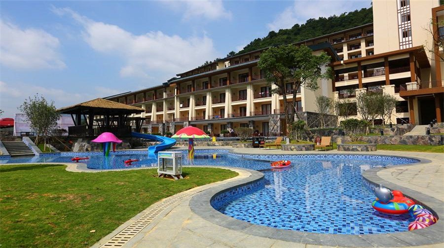 英德宝晶宫天鹅湖温泉酒店2天1晚 金秋时节 景色宜人 层林尽染 叠翠