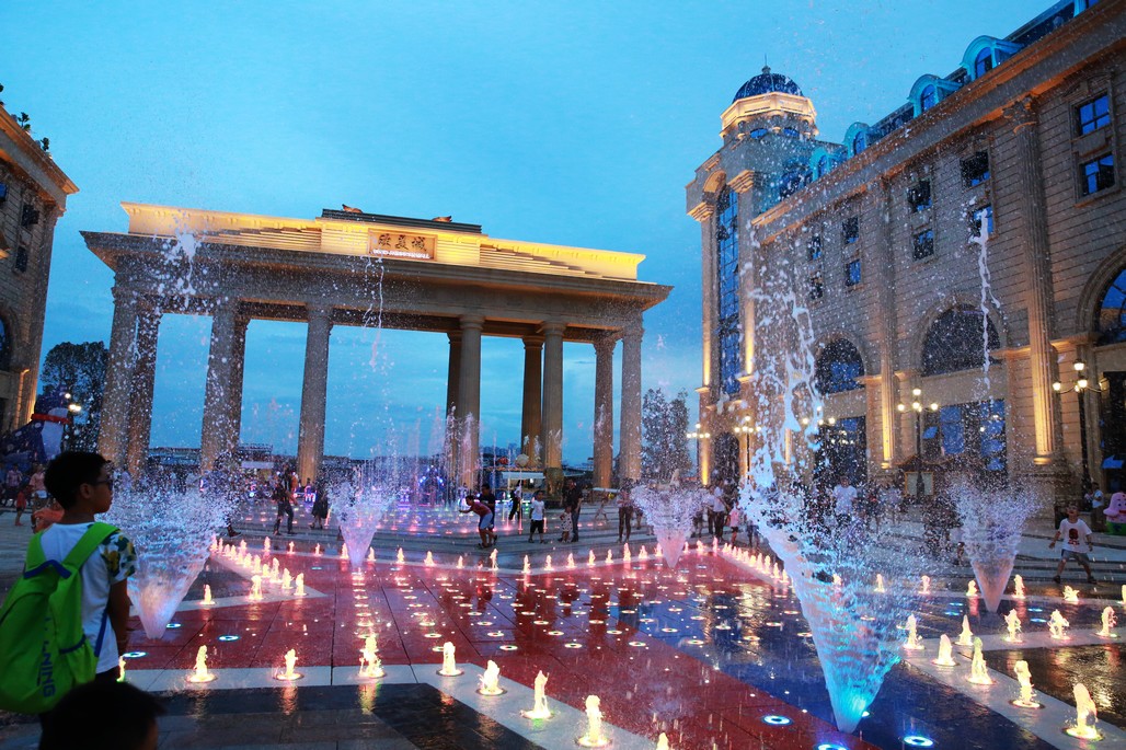 欧美城文化小镇位于惠州市惠城区金龙大道99号,距离惠州江北市中心