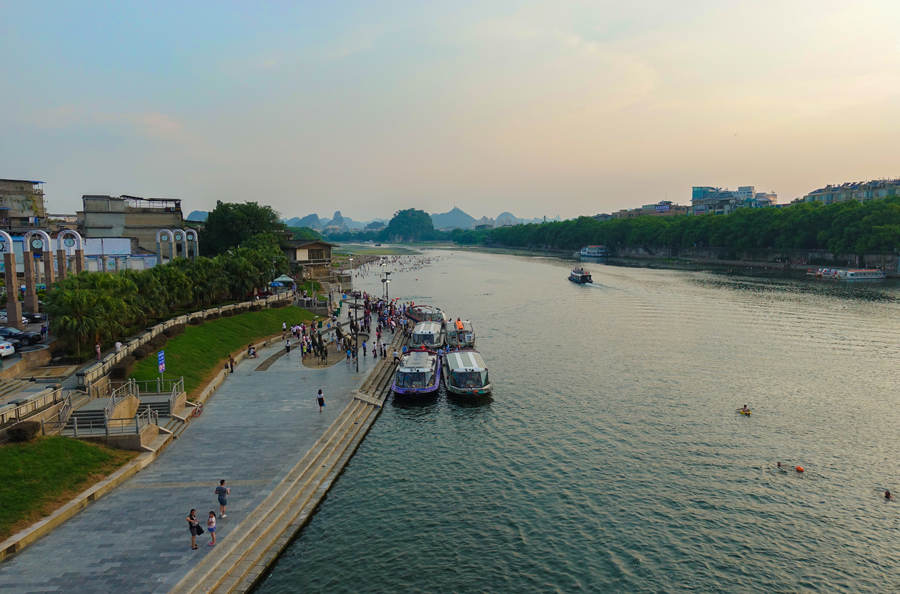 Guilin Two rivers and four lakes