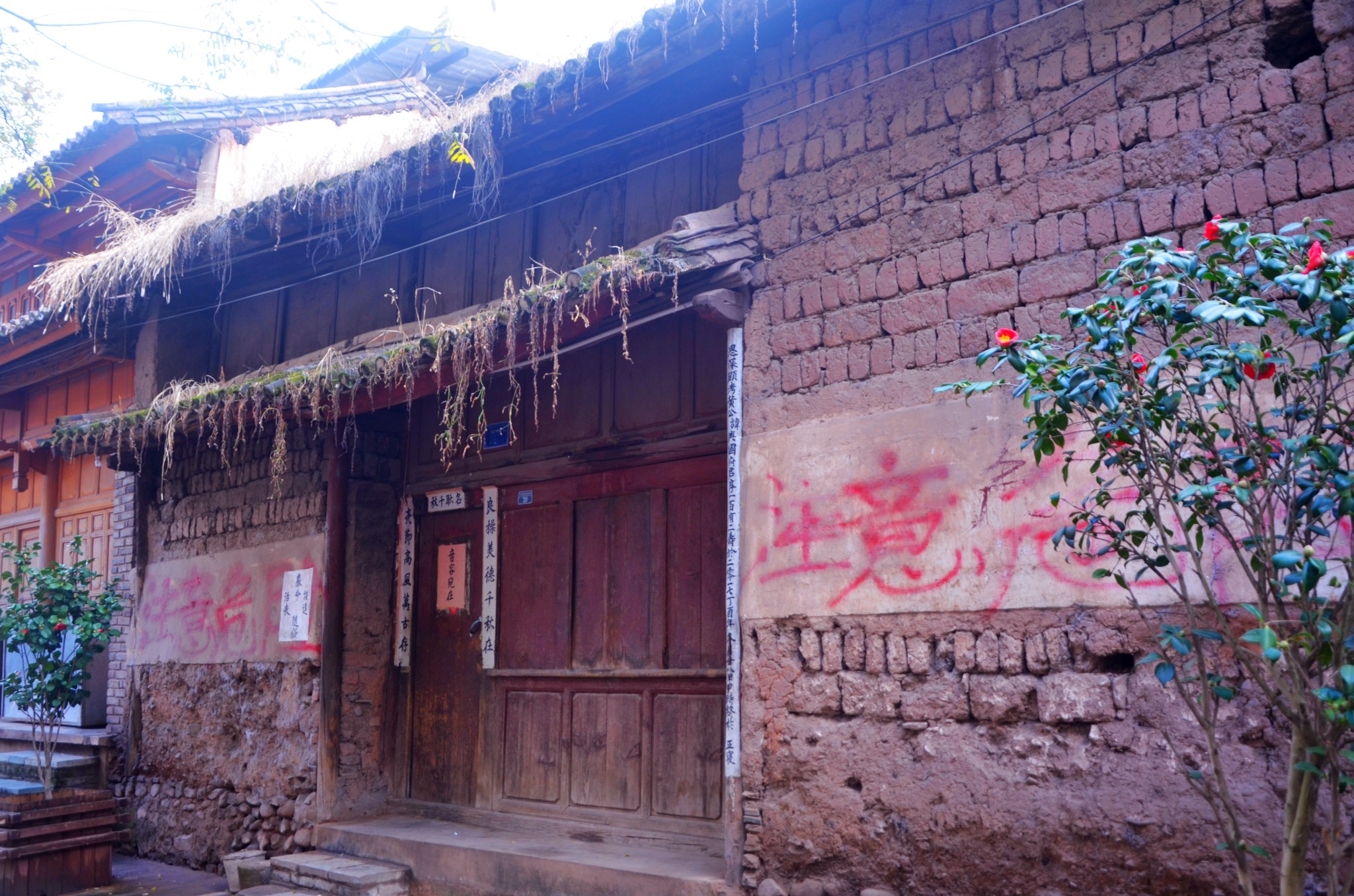 海南女孩旅行云南巍山古城的老房子装的是600多年前的时光