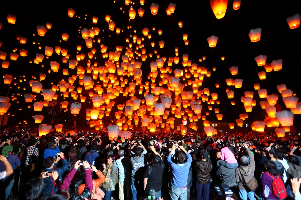 一日游(往返接送 野柳风景区 九份老街 十分老街放天灯 diy凤梨酥)