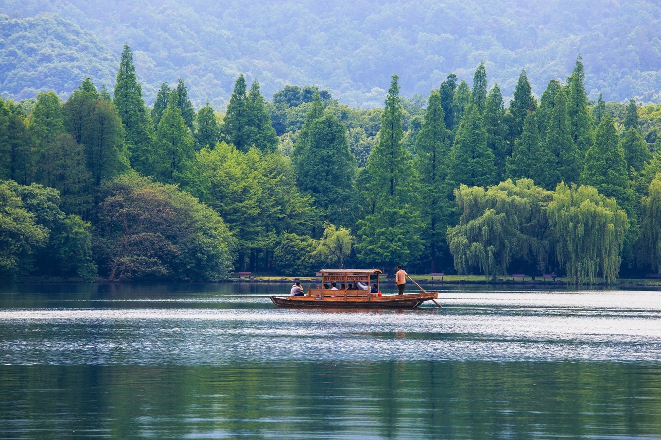 國內遊 旅遊攻略位於杭州西南市郊,是中國最大的宋文化主題公園,城內