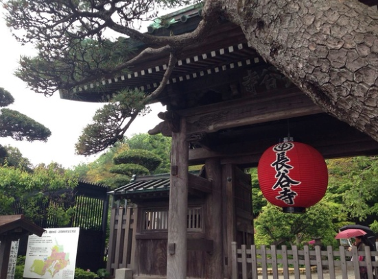 源赖义向山城国(京都府)石清水八幡宫提出劝请,请求在镰仓由比乡鹤冈