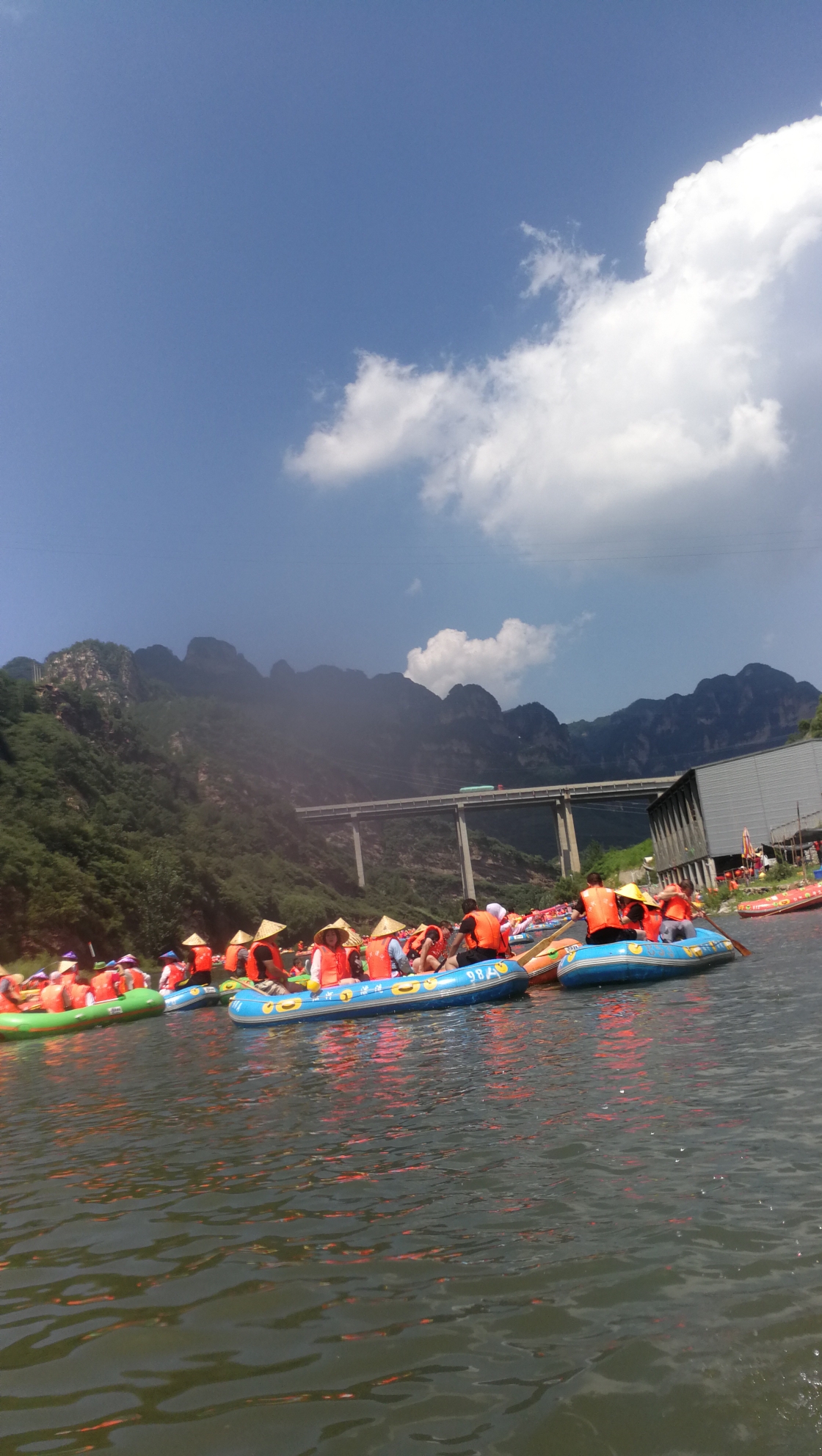 兴隆红河谷漂流