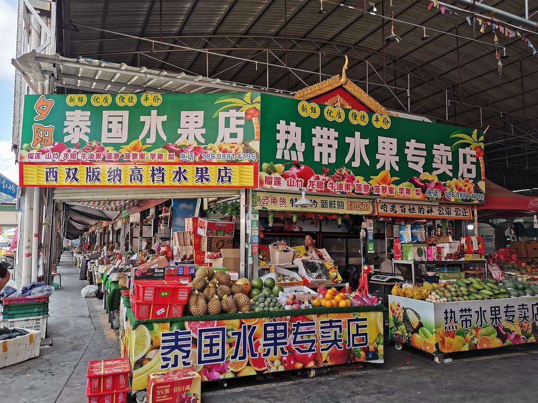 西双版纳有很多热带水果,绝对会让你垂涎三尺,神秘果,释迦,菠萝蜜都是