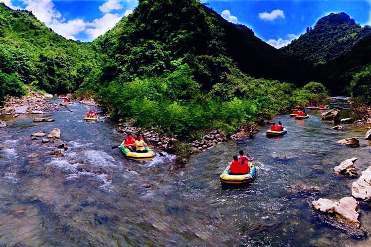 清遠古龍峽雲天玻霸2日遊(挑戰古龍峽世界紀錄 飛來峽古棧道 北江遊船