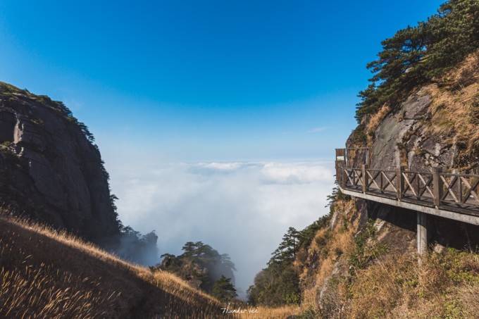 人间朝暮,草黄惊秋,惊鸿一瞥,秋落武功山 人间朝暮,草黄惊秋,惊鸿一瞥,秋落武功山