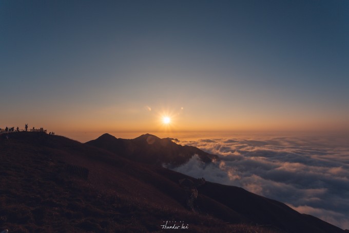 人间朝暮,草黄惊秋,惊鸿一瞥,秋落武功山 人间朝暮,草黄惊秋,惊鸿一瞥,秋落武功山