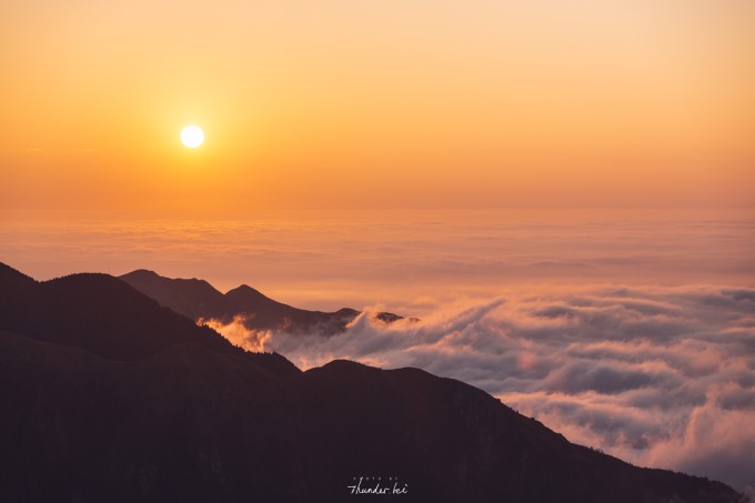 人间朝暮,草黄惊秋,惊鸿一瞥,秋落武功山 人间朝暮,草黄惊秋,惊鸿一瞥,秋落武功山