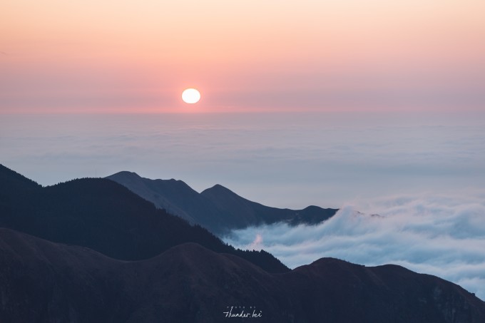 人间朝暮,草黄惊秋,惊鸿一瞥,秋落武功山 人间朝暮,草黄惊秋,惊鸿一瞥,秋落武功山