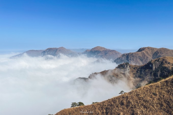 人间朝暮,草黄惊秋,惊鸿一瞥,秋落武功山 人间朝暮,草黄惊秋,惊鸿一瞥,秋落武功山