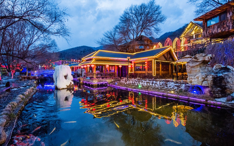 大连出发盘锦红海滩本溪水洞小市一庄休闲2日游品质纯玩赠送保险全程