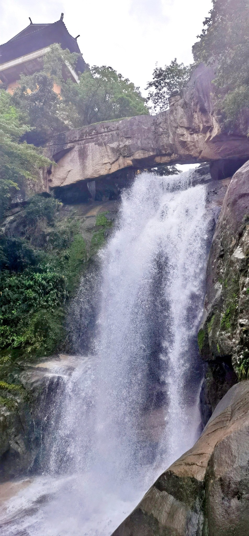 石樑飛瀑