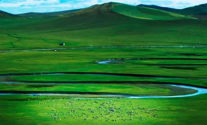 大草原经典风光5日游路线  第一天:海拉尔—世界反法战争纪念园—莫日