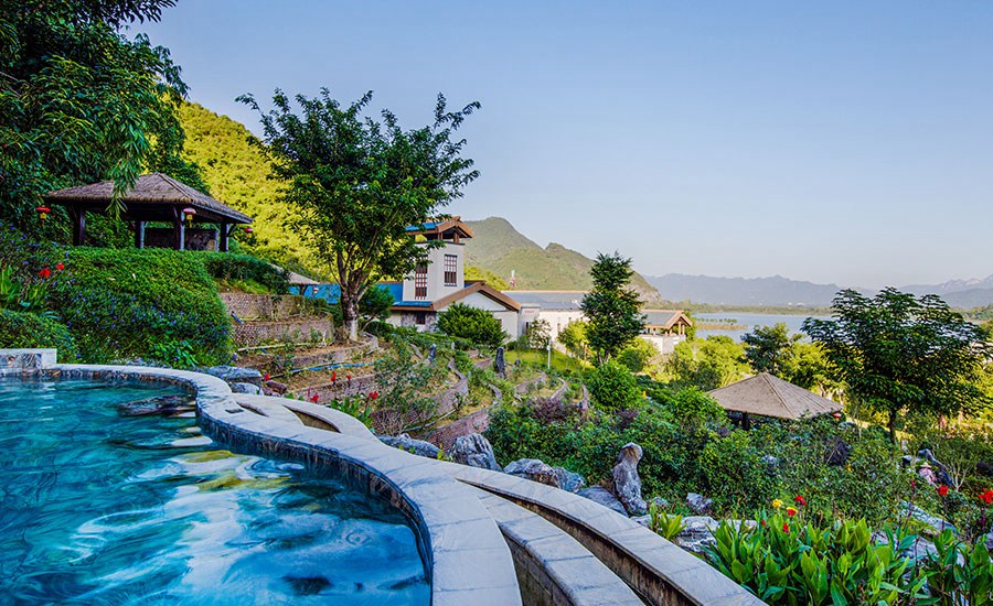 秋风起,温泉暖我心——英德宝晶宫天鹅湖茶语温泉_英德游记_途牛