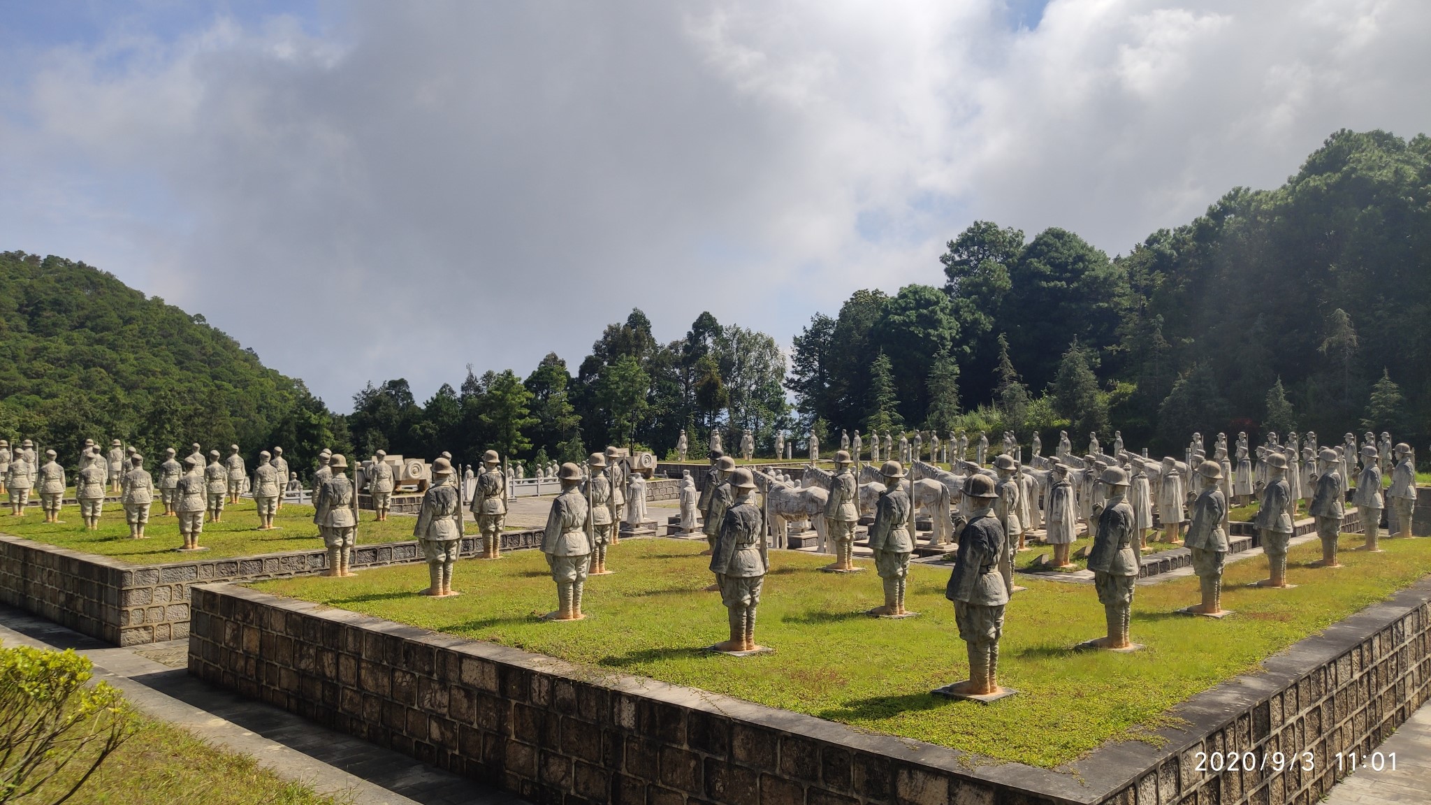 雲南保山龍陵的松山戰役遺址,有規模宏大,震撼人心的中國遠征軍雕塑群